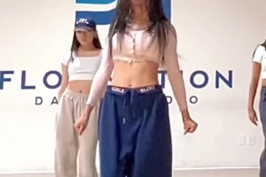 这是“雄鹿”队的主场吧！😱