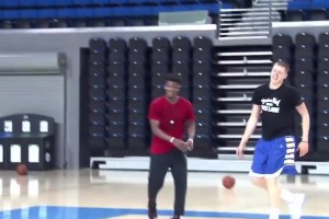 兄弟带着目的来的！别人看比赛你专盯拉拉队😂