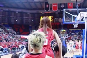 😍我必须留下来看中场舞！韩国啦啦队美女金贤玲！