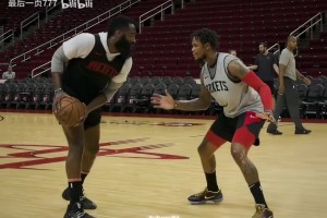 😲巨人运动！2米21单挑2米19是怎么样的画面？