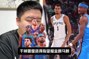 很难想象他俩是打一个位置的！布伦森和魔术师的合影！